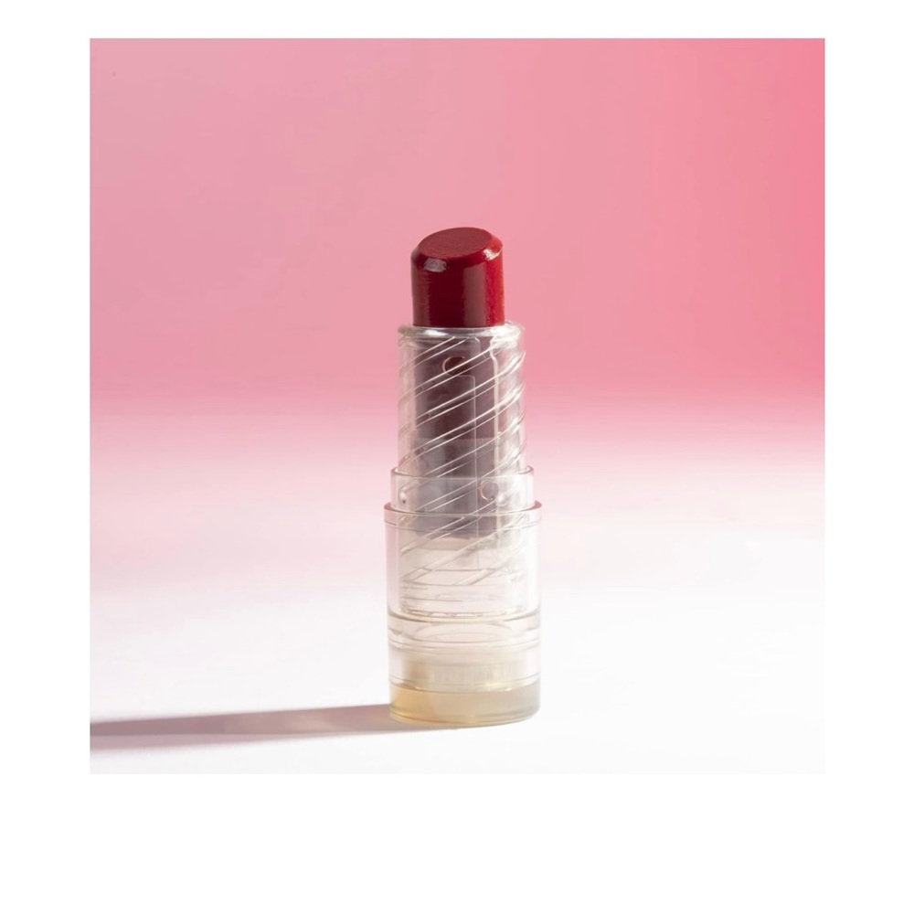 Lip - Picture 2 of 2